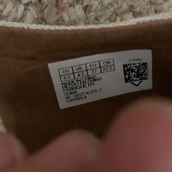 Wore once and do not fit right. - Picture 4 of 4